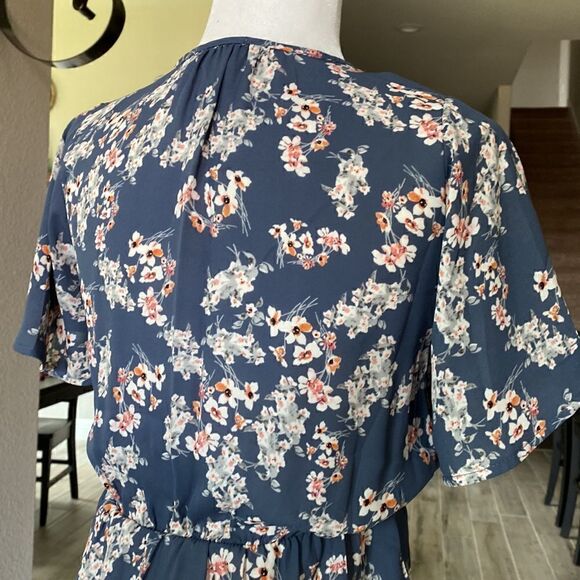 Sienna Sky Blue Foral Wrap Around V Neck Top Short Sleeves XS - Picture 8 of 12